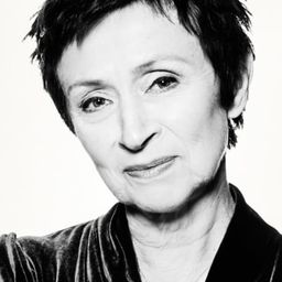 彤納丹尼爾森 飾演 Ruth