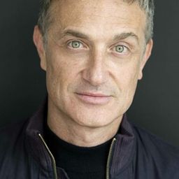 Anton Blake 飾演 General Carl Schurz