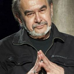 Marek Litewka 飾演 Piotrek Krawczyk