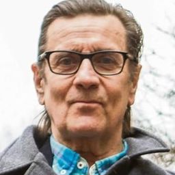 Pekka Laiho 飾演 Store Manager