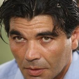 Maurizio Nicolosi 飾演 Padre di Salvatore