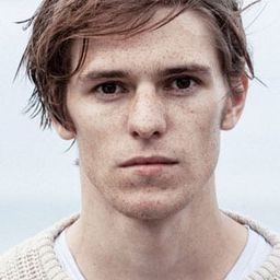 Adrien Dantou 飾演 Clarinet (Clarinette)