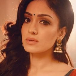 Khushali Kumar 飾演 Tara Salgaonkar