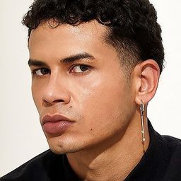 Elzio Vieira 飾演 Romero