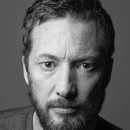 Danny Gilmore 飾演 Le Curé de St-Henri-de-Taillon