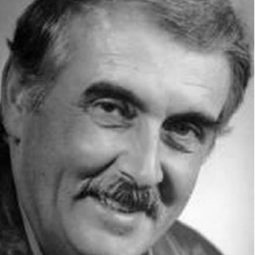 Julian Jabczyński - 砂漏療養院演員 飾演Dignitary