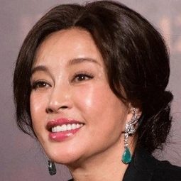 劉曉慶 飾演 Dan Niang