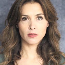 Sauce Ena 飾演 Inspectora Moreno