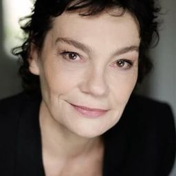 Mireille Roussel - Patchwork Family演員 飾演Animatrice majorettes