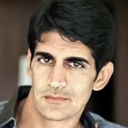 Rahul Singh 飾演 Rajeev Khanna