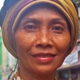 Elly D. Luthan 飾演 Rahma Saidah