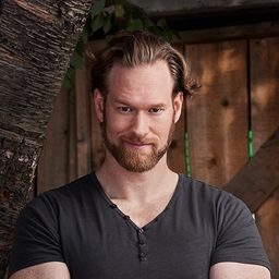 Michael Jonsson 飾演 Drake Phoenix