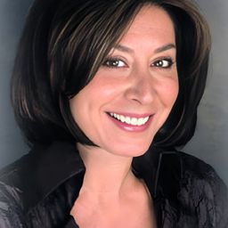 Fiorella Faltoyano 飾演 Madre Teresa