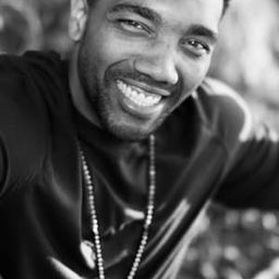 Justin William Davis 飾演 Alcoholic #1