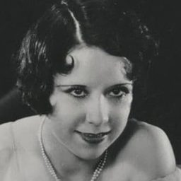 Marjorie Kane 飾演 Secretary