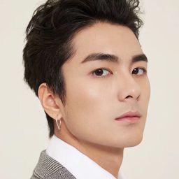 Jing Deng 飾演 Ant