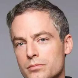 賈斯丁·克科 - 巴黎晚秋演員 飾演Miles Morgan