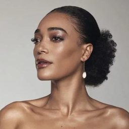 凱希·克蕾兒 飾演 Pinkie