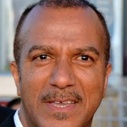 Pascal Légitimus 飾演 Blacky