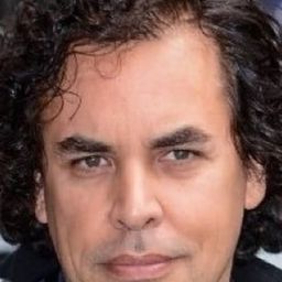 Peter Gordeno 飾演 Self