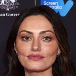 Phoebe Tonkin 飾演 Fiona Maxwell