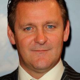 Chris Walker 飾演 Gerrard