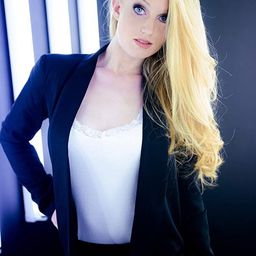 Shannon Staller 飾演 Jenny