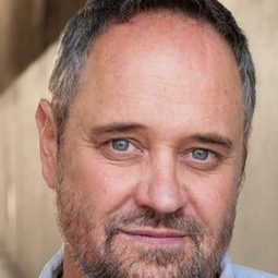 藍斯·蓋斯特 飾演 Tim