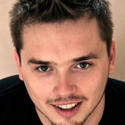 David Richardson 飾演 Brandon