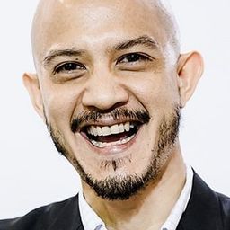 Prabda Yoon 飾演 Activities Teacher