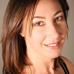 Barbara Enrichi 飾演 Elena