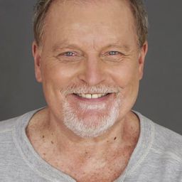 Soren Hellerup 飾演 Shutzen