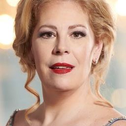 桑德拉．雷華諾夫斯基 飾演 Queen Elizabeth I