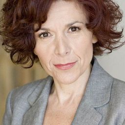 Anita Finlay - Two Voices演員 飾演Suzanne Connors