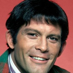 Max Gail 飾演 Bill Anderson