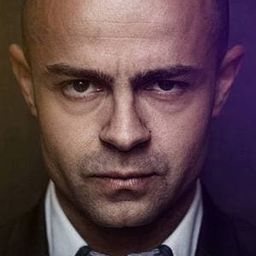 Andrea De Rosa 飾演 Paolino