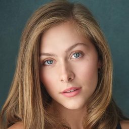 Lily Laight 飾演 Katie (12 yrs)