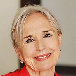 Serpil Tamur 飾演 Döne Nine