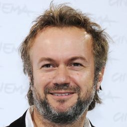 崔斯坦·烏羅阿 - 薩爾瓦多演員 飾演Oriol Arau