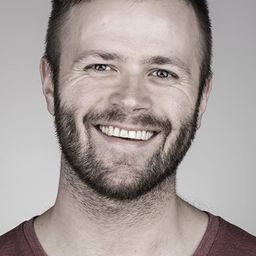 Jóel Sæmundsson 飾演 Contractor