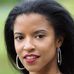 芮妮·戈茲貝裏 飾演 Mimi Marquez