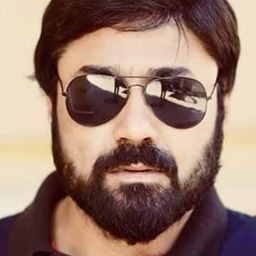 Vishal Om Prakash 飾演 Aditya's lawyer