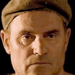 Pedro Efe 飾演 Leitão