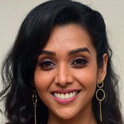 阿努普麗雅·戈恩卡 飾演 Aditi