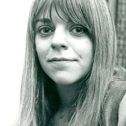 Petra Markham 飾演 Eddie's nan