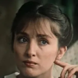 Valentina Yakunina 飾演 Drunken Female IMF Agent