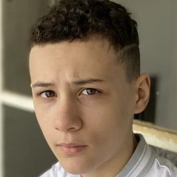 伊利耶斯·阿吉斯 飾演 Yacine