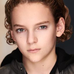 Josh Reich 飾演 Choir Boy