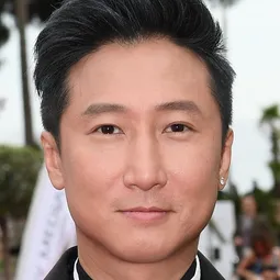 洪天明 飾演 Phill