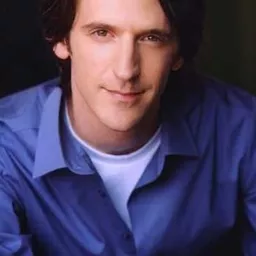 Scott Yaphe 飾演 CSA Agent Gabe